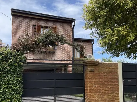Casa en Venta en Villa Elisa [Cod: ]