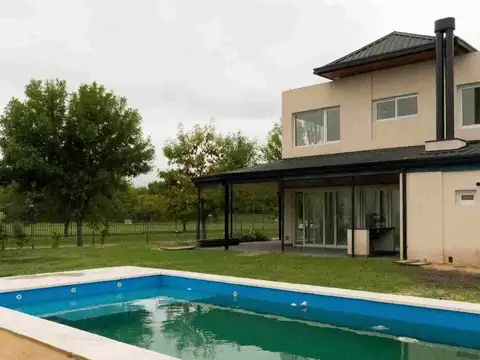 CASA EN VENTA 6AMB A ESTRENAR BARRIO LOS JAZMINES