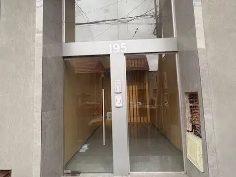 España 100, Piso 4