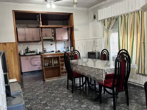Casa 5 ambientes con 2 baños