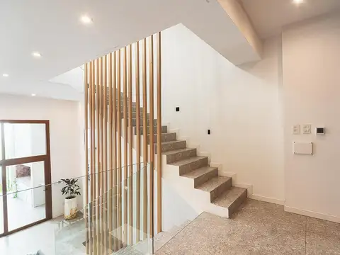 Casa 6 ambientes con 4 baños