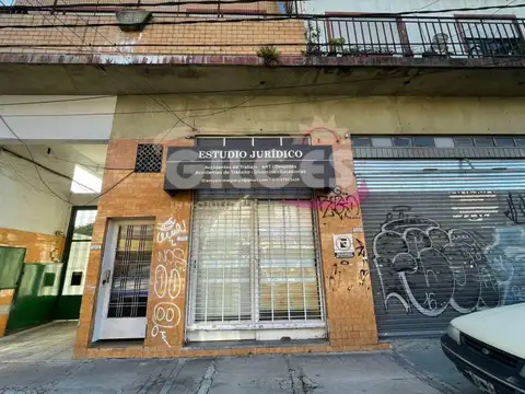 Venta de Local de 10x16,40mts. en Ramos Mejia  Muy buen estado y Ubicado Sobre Av. de Mayo