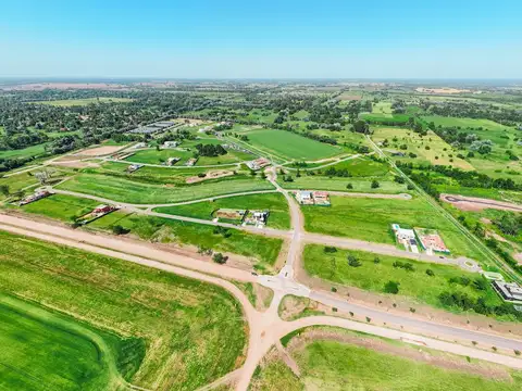 Casa en construccion en venta sobre cancha de polo ,Cabriolet ,Pilará