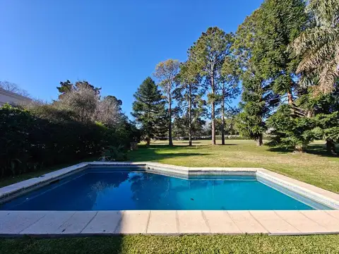 Casa en Venta con 2 cocheras