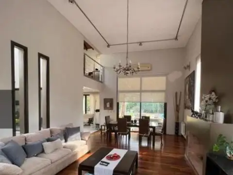 Casa 4 ambientes con 4 baños