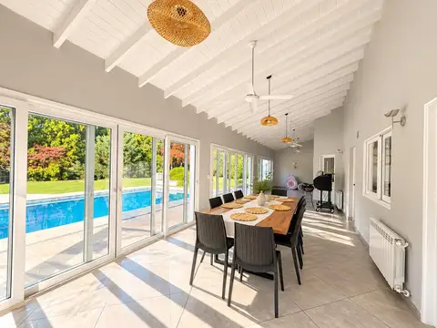 Casa en Venta con 6 cocheras