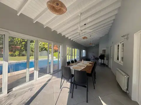 Casa en Venta con 6 cocheras