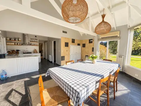 Casa en Venta con 6 cocheras