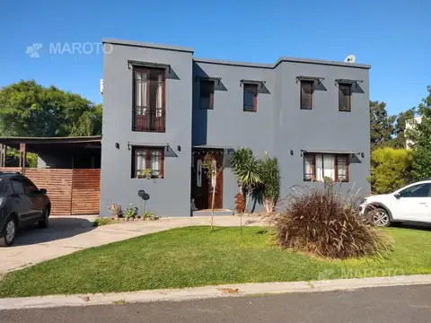 Casa en venta APTA CREDITO Barrio San Lucas 3 dormitorios y playroom