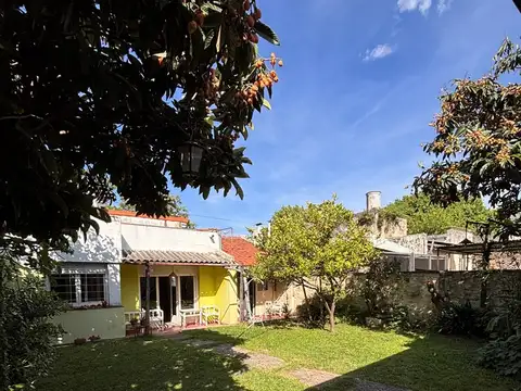 Casa Chalet 3 ambientes con jardin en Venta en Villa Ballester