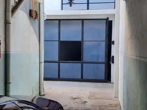 ALQUILER Galpón en Temperley Este // 200m2 // primer piso con aparejo de 1500kg