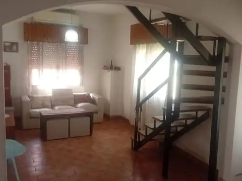 VENTA PH AL FRENTE 4 HABITACIONES EN MORENO