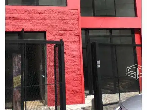 Excelente edificio de 171 mts cub mas terraza libre de 70 mts en Villa Adelina