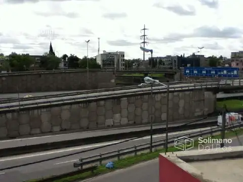 Excelente edificio de 171 mts cub mas terraza libre de 70 mts en Villa Adelina