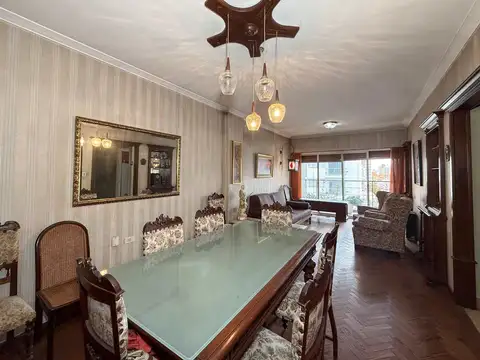 Departamento 3 dormitorios Venta La Plata Cochera