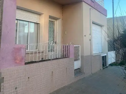 CASA 2 DORMITORIOS  + GALPON CENTRO