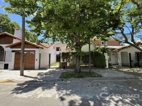 Calle Italia, Martínez, 2 dormitorios, 2 baños, cochera, patio con parrilla