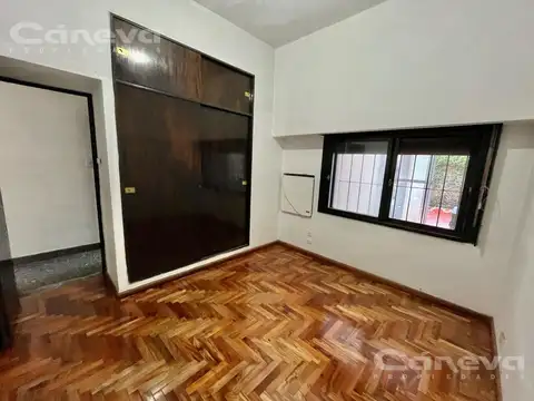 Calle Italia, Martínez, 2 dormitorios, 2 baños, cochera, patio con parrilla