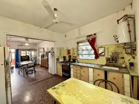 VENTA  CASA EN VILLA TESEI- Lote 7 x 25 - Jardin y Terraza -A remodelar