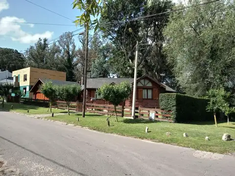 Casa en Venta con 2 cocheras