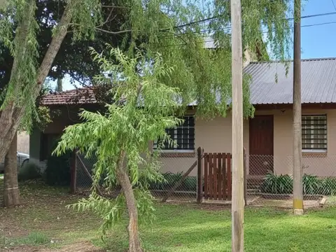 Hermosa casa de 4 ambientes en Chascomus a 3 cuadras de la Laguna.