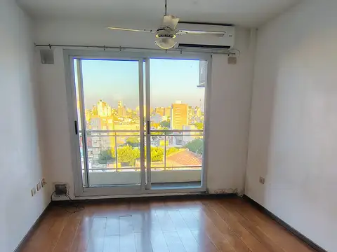 MONOAMBIENTE  CON BALCON MUY LUMINOSO