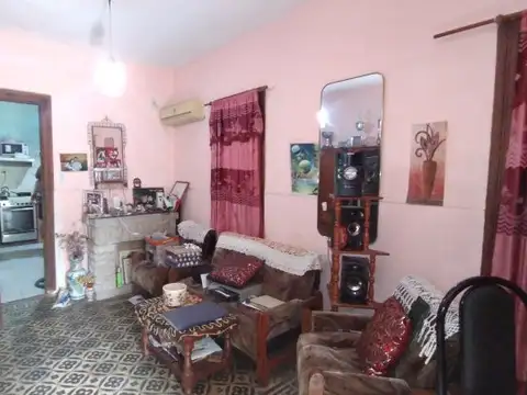 Casa 5 ambientes con 1 baño