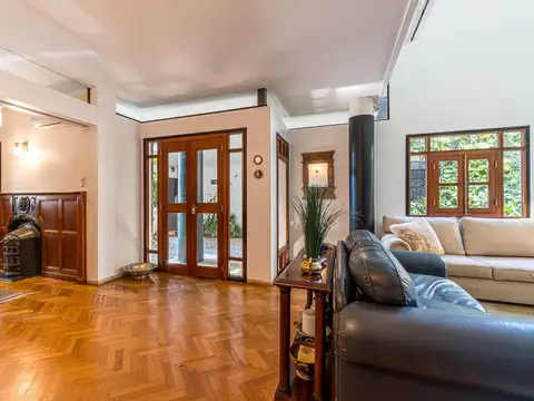 Casa en Venta con 2 cocheras