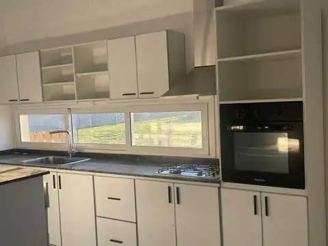 Venta - Casa 4 ambientes con jardín y pileta - Lagos de Canning