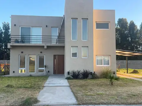 Casa en Lagos de Canning 4 amb con jardin y pileta