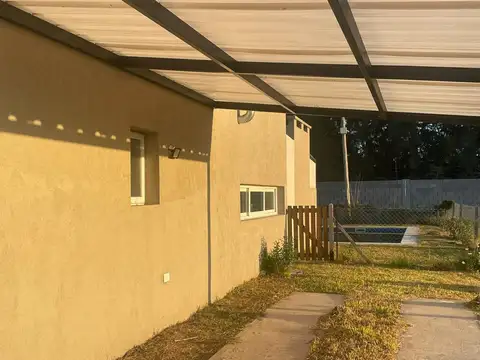 Casa 4 ambientes con 2 baños