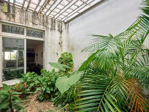Casa 7 ambientes con 2 baños