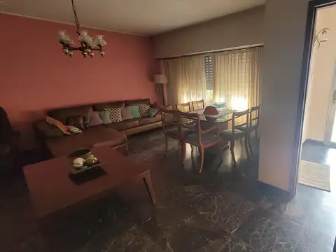 Depto Tipo Casa 6 ambientes con 2 baños