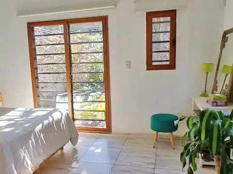 VENTA CASA 4 AMB. C/ PILETA Y PARQUE. QUILMES.