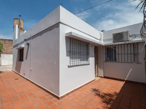 Casa interna 2 dormitorios con patio, NO PH