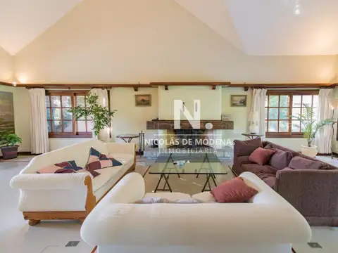 Casa 7 ambientes con 8 baños