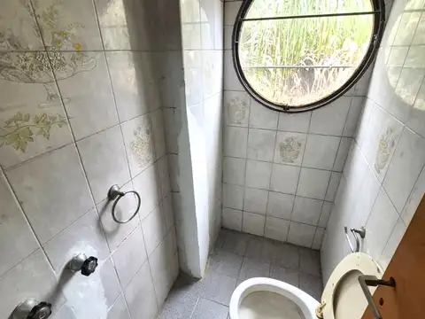 OFICINA DE DOS AMBIENTES  EN PRIMER PISO CON BAÑO Y KICHINETTE