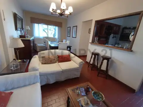 ZUVIRIA 2300, Piso 1
