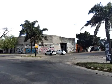 LOCAL COMERCIAL - GALPÓN - DEPOSITO - TALLER - 470M2 CUBIERTOS - AV. LARRALDE Y 