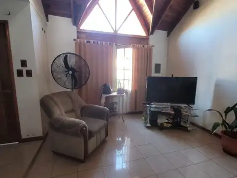 Casa 6 ambientes con 3 baños