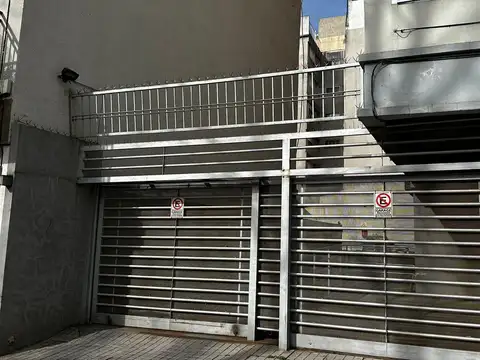 Cocheras cubiertas en centro de Olivos a la venta