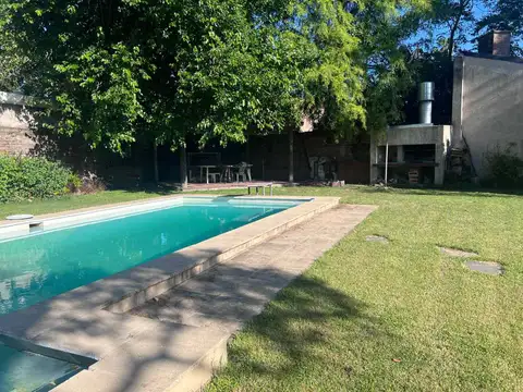 CASA 6 amb en Venta en HURLINGHAM, PILETA