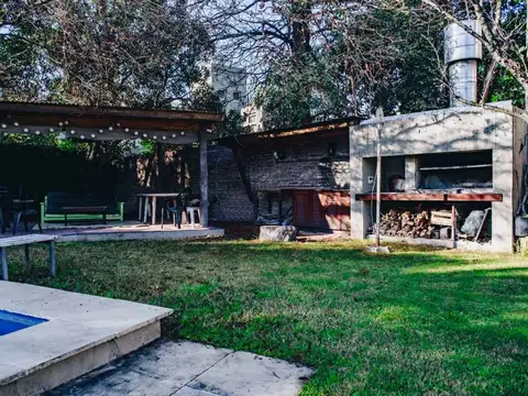 Casa en Venta con 3 cocheras