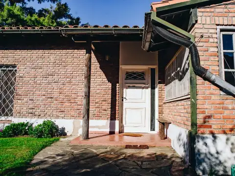Casa 4 ambientes con 2 baños