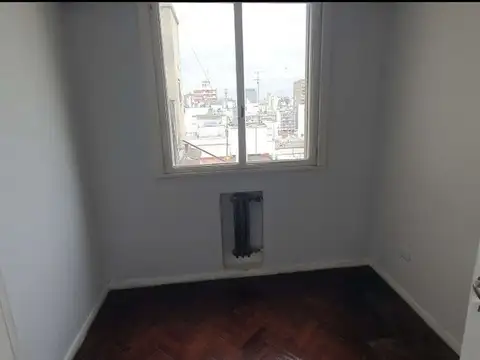 4 ambientes al frente con balcon