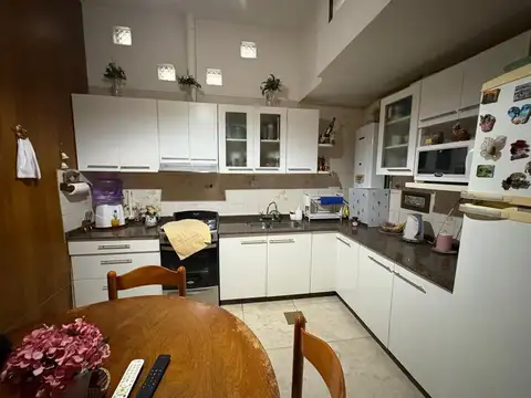 Casa 6 ambientes con 2 baños