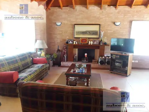 Casa en Venta con 3 cocheras