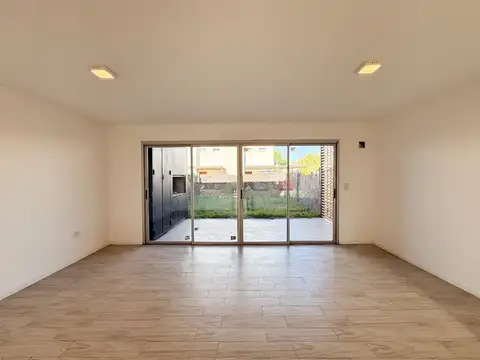 VENTA DUPLEX DOS DORMITORIOS CON PARQUE, CITY BELL