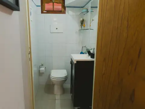 Casa 8 ambientes con 2 baños