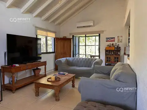 Casa 9 ambientes con 2 baños